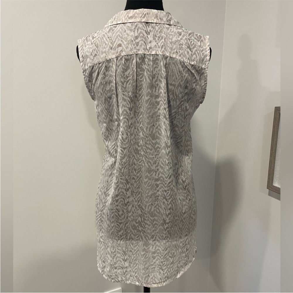 H&M White & Tan Sheer Button-Up Abstract Pattern Collared Blouse EUC - Picture 4 of 11